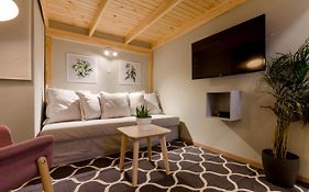 Cosy Studio In Party District Ak20S